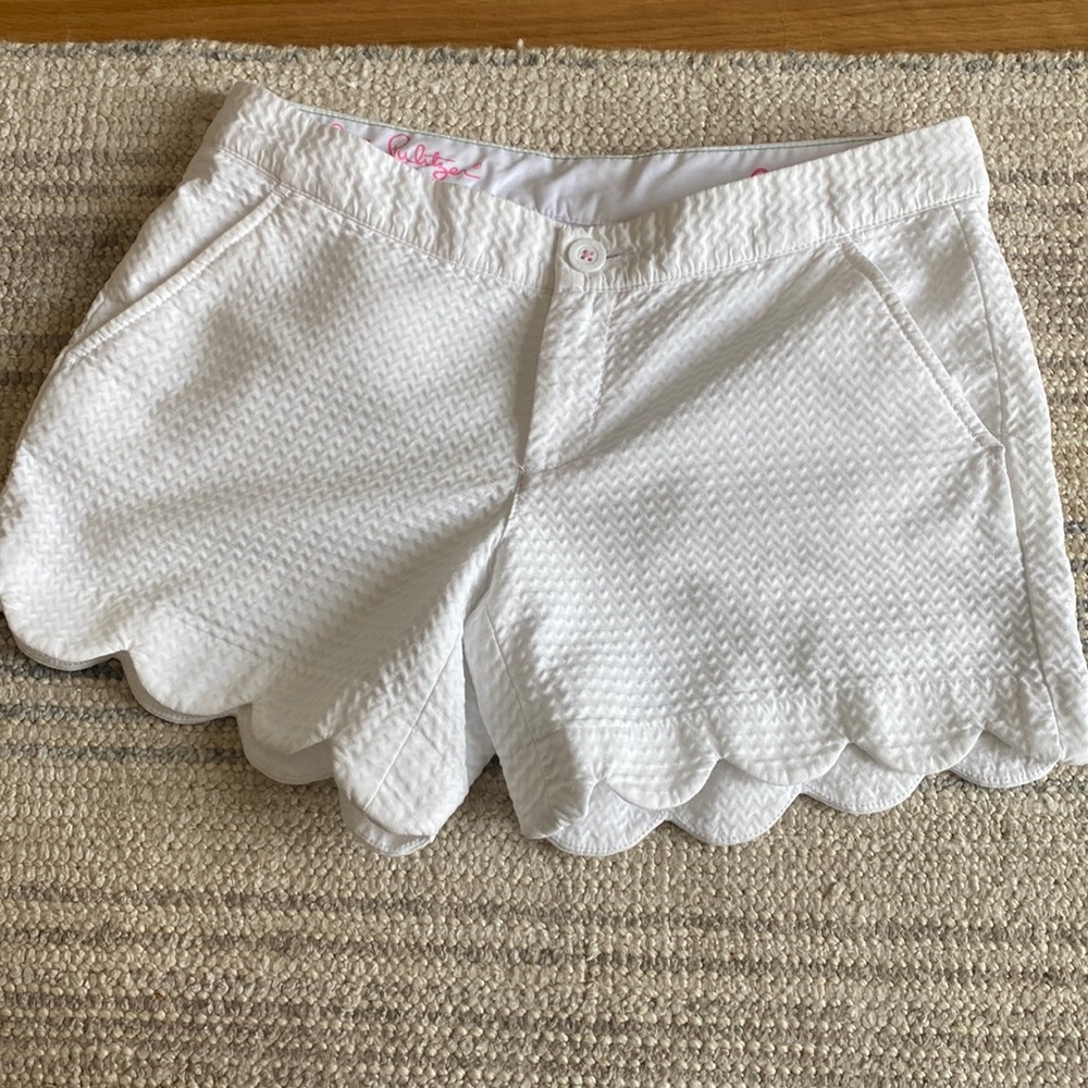 Lilly Pulitzer white scalloped shorts